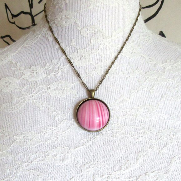 Pink striped agate pendant necklace brass chain - Picture 2 of 7